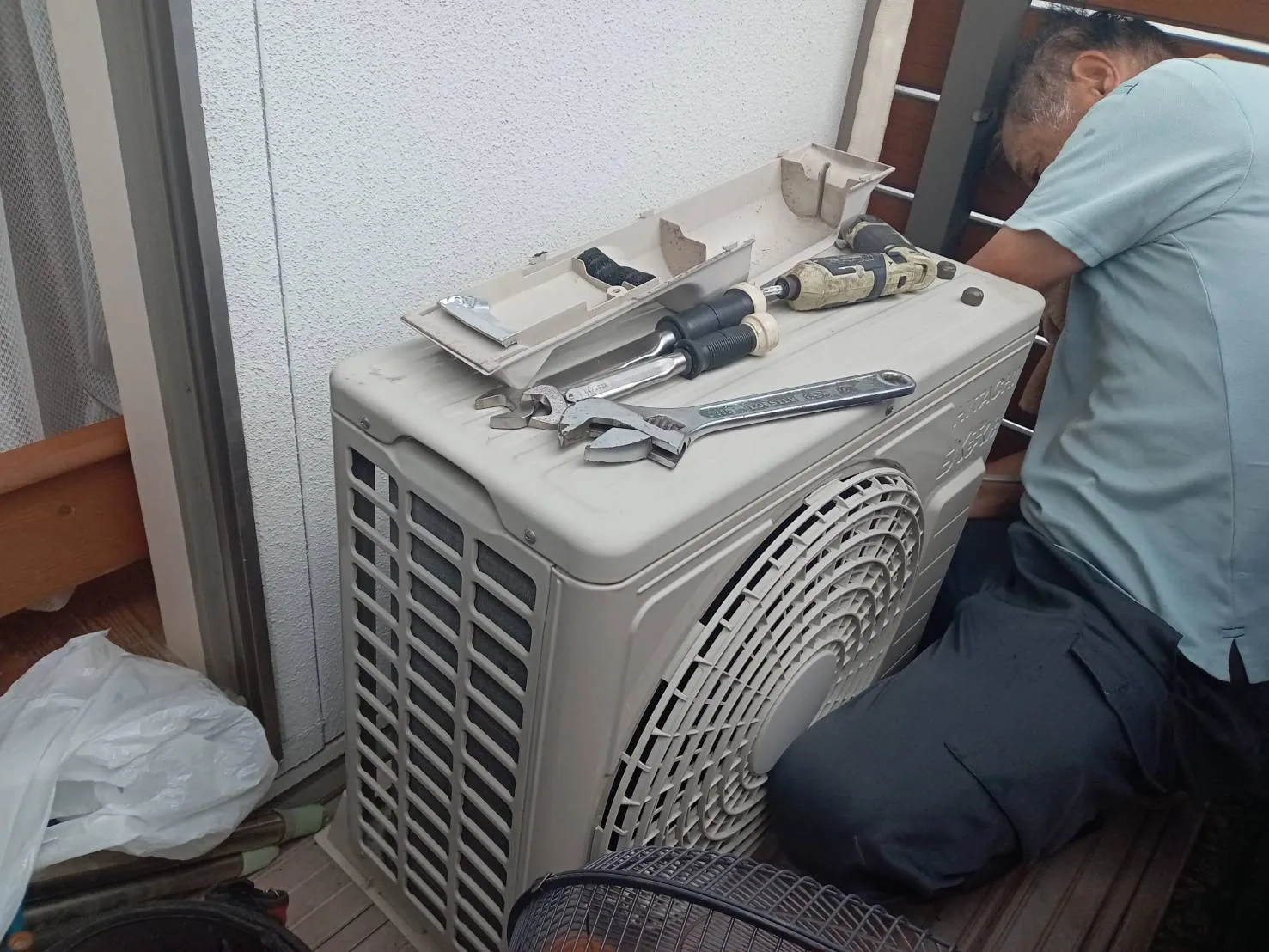 ９月１７日、本日は行橋市西泉～八幡西区光貞台～八幡西区上の原、中古穴空け新規取り付け、５．６kg新品入れ替え、７．１kgパナソニックガスチャージ及び原因究明💡