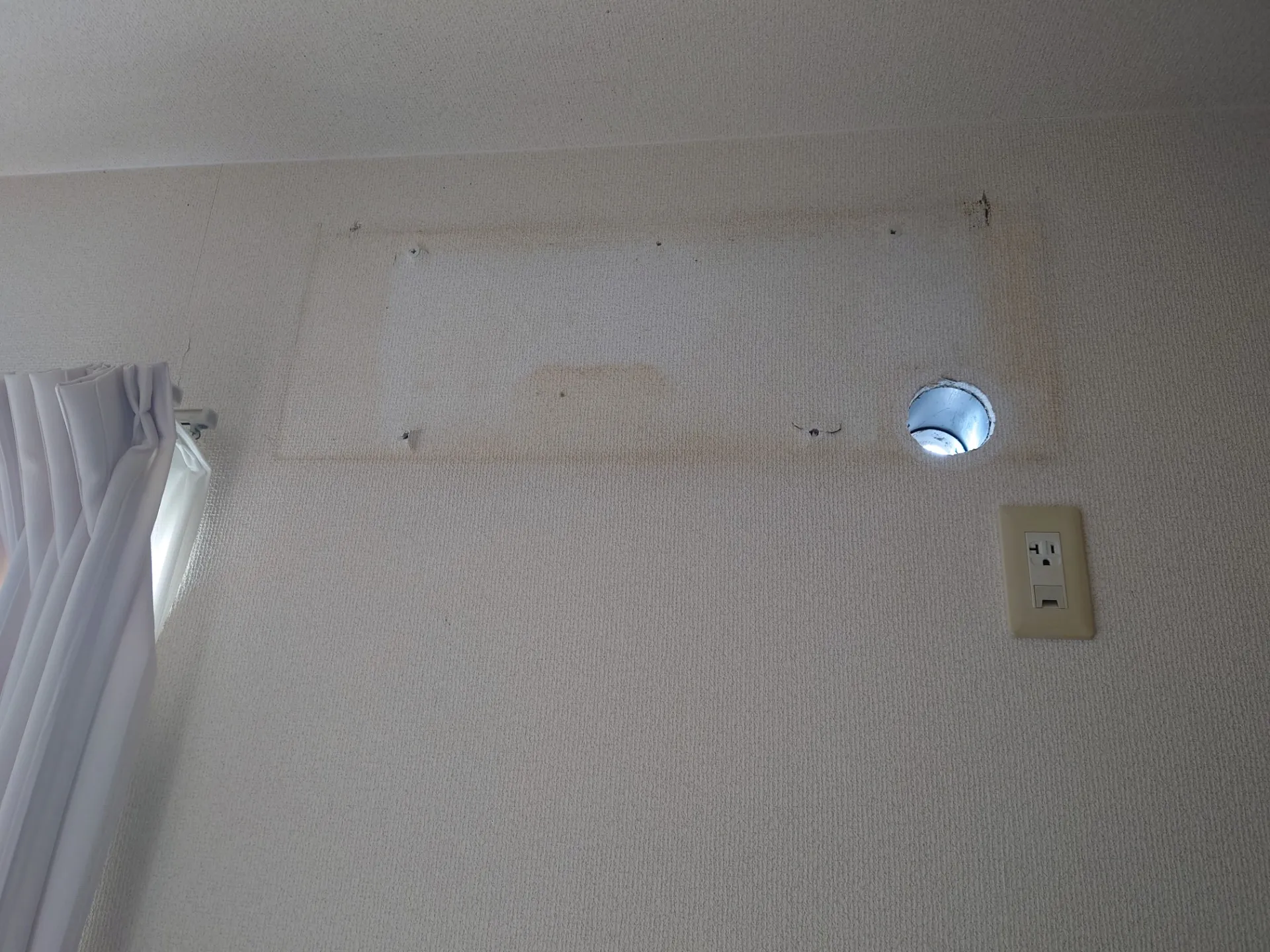 10月26日 北九州市八幡西区香月西にて6畳用エアコン入れ替え作業