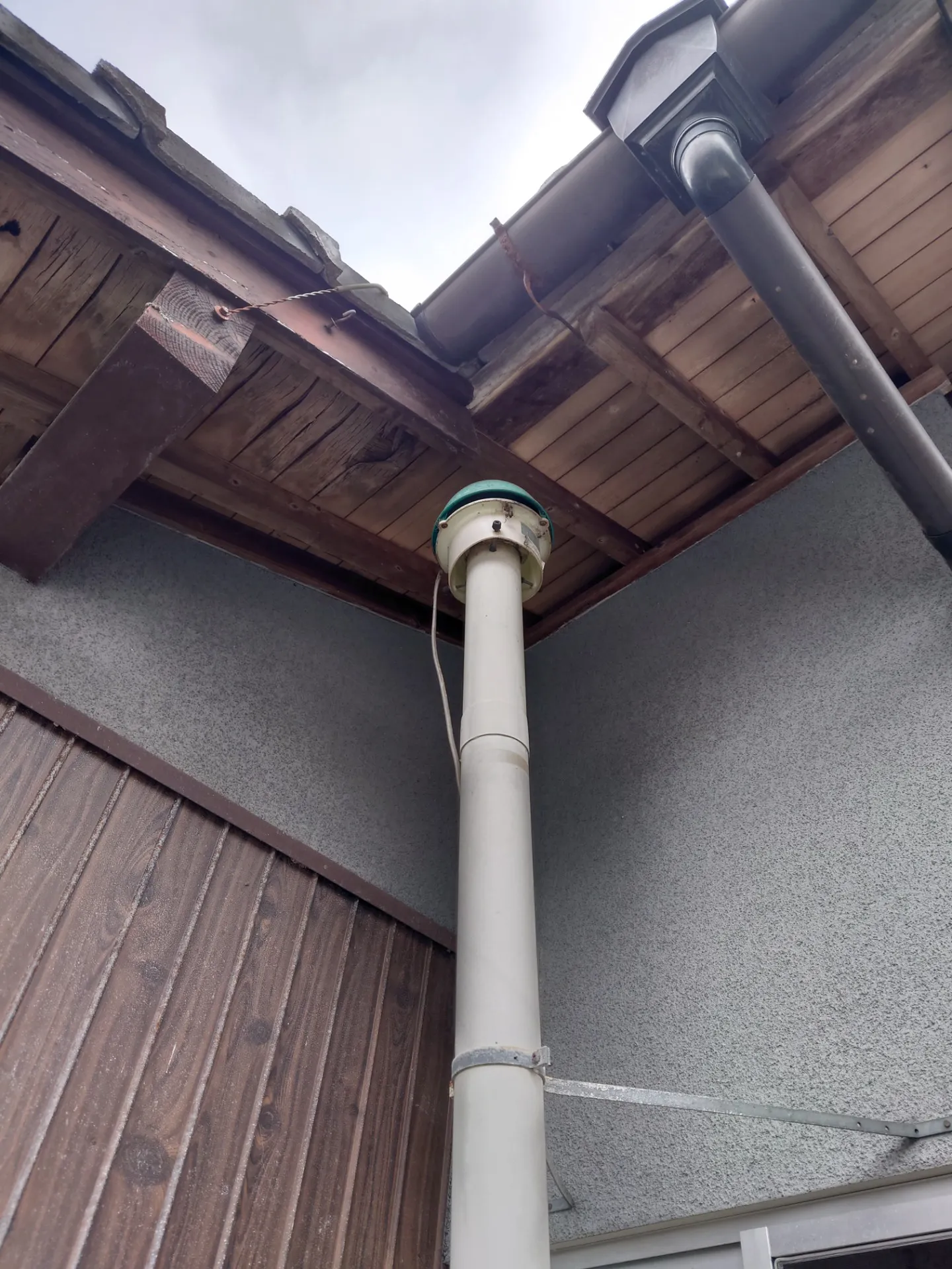 １１月２０日  直方市下境の汲み取り式、換気扇(見積り)と、小倉北鍛冶町のガス漏れ、(メーカー不良)