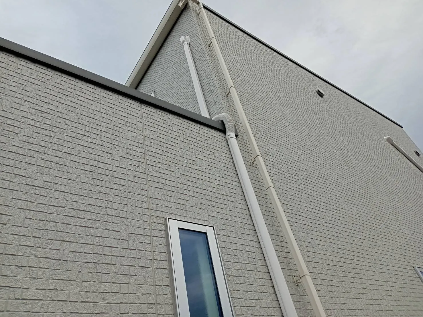 １１月２４日  直方市感田の新築、新品２F２台、化粧カバージャバラ使用取り付け工事